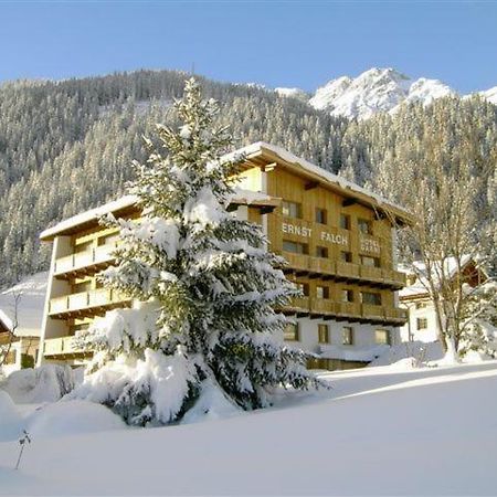 Hotel Garni Ernst Falch Sankt Anton am Arlberg Bagian luar foto